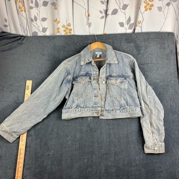 Forever 21 Blue Jean Crop Jacket Classic Denim Style Sz L - Picture 1 of 9